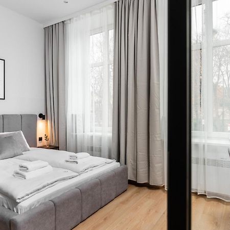 Modern Centrally Located Apartments - By Upstairs Krakow Exterior photo