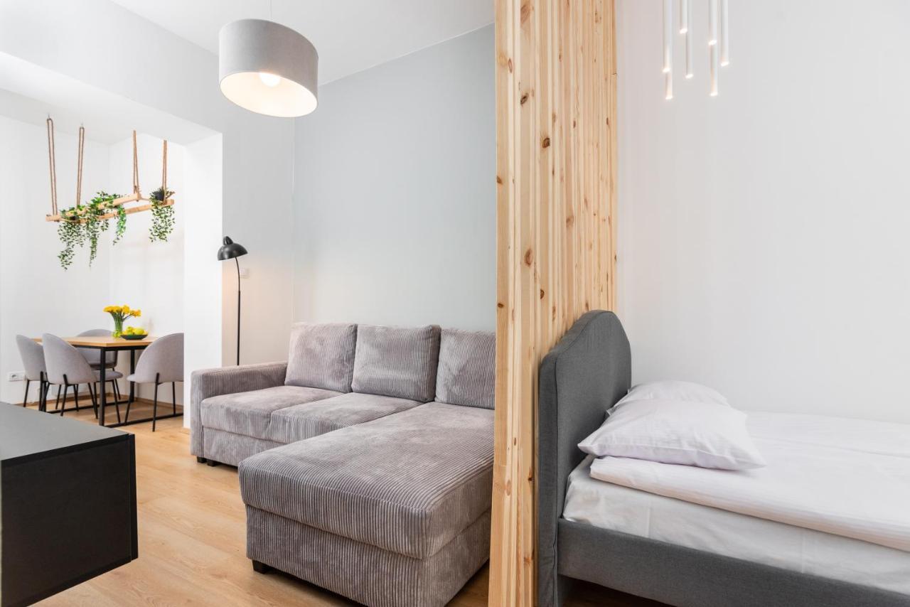 Modern Centrally Located Apartments - By Upstairs Krakow Exterior photo