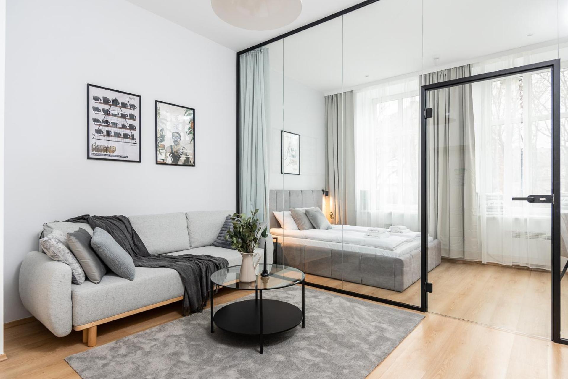 Modern Centrally Located Apartments - By Upstairs Krakow Exterior photo