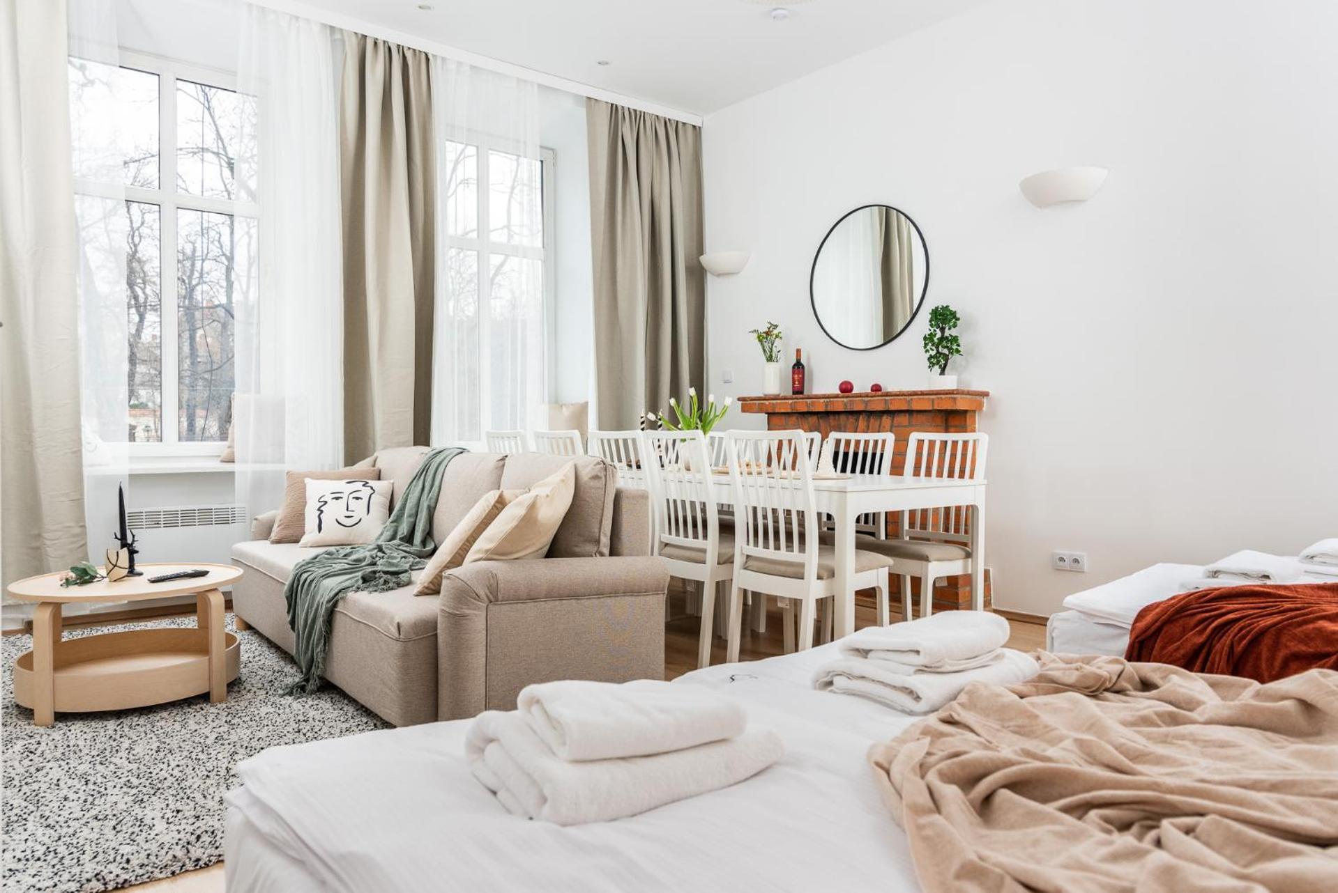 Modern Centrally Located Apartments - By Upstairs Krakow Exterior photo