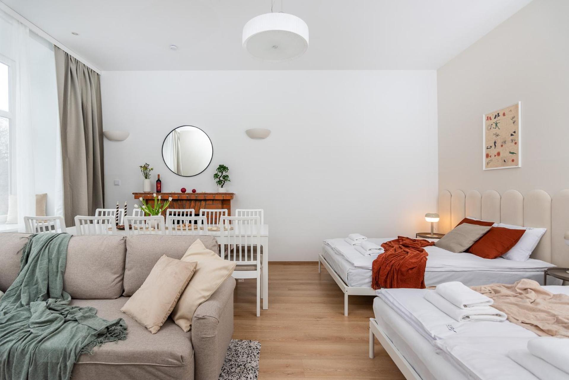 Modern Centrally Located Apartments - By Upstairs Krakow Exterior photo