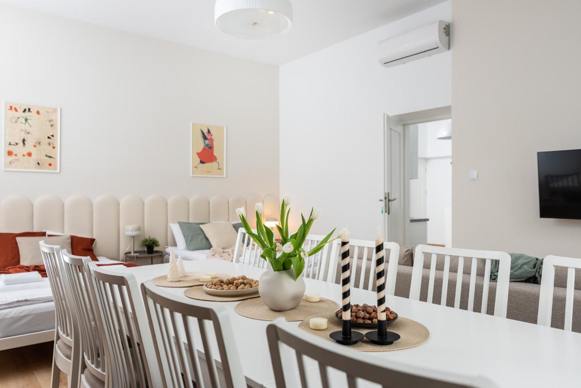 Modern Centrally Located Apartments - By Upstairs Krakow Exterior photo