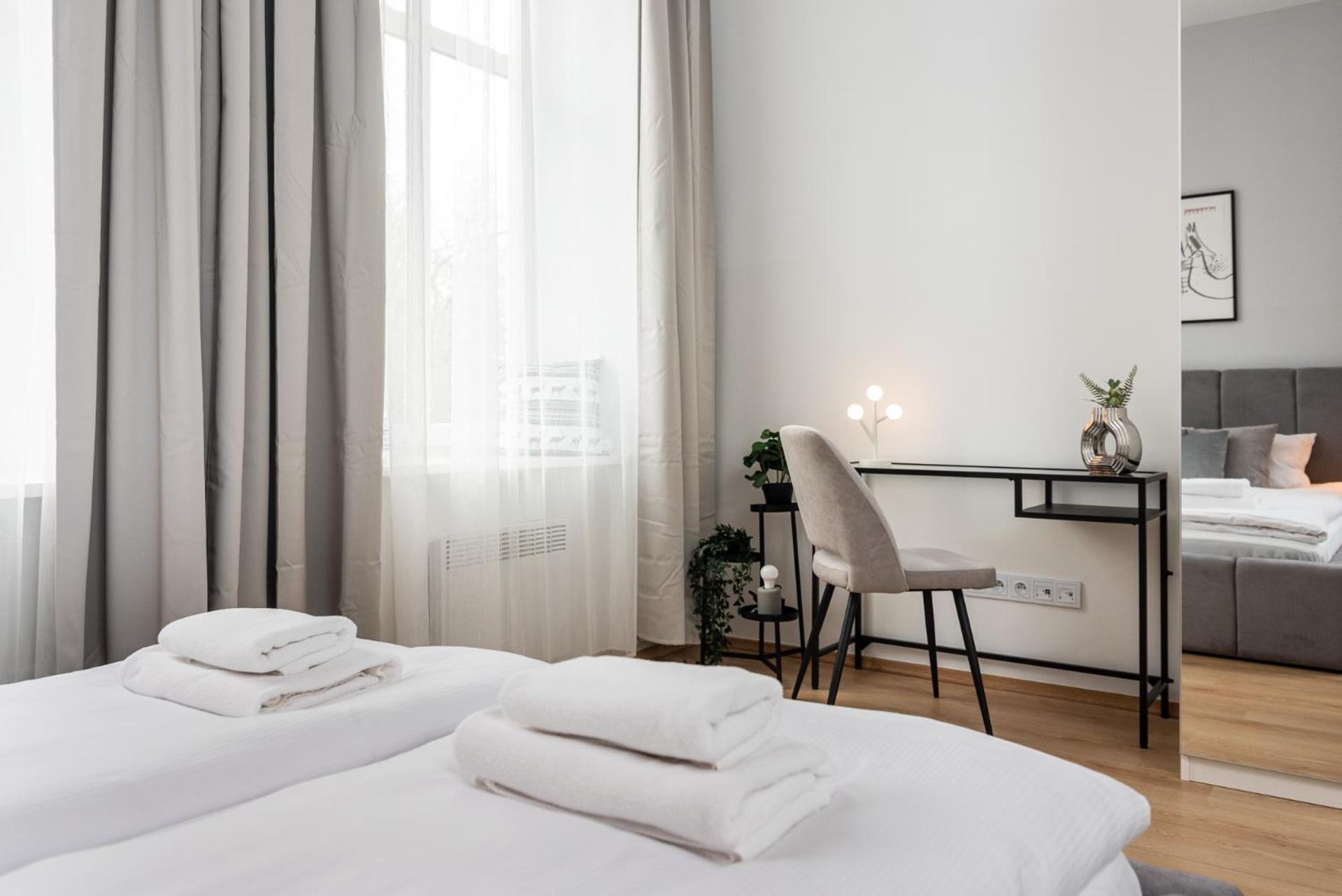 Modern Centrally Located Apartments - By Upstairs Krakow Exterior photo